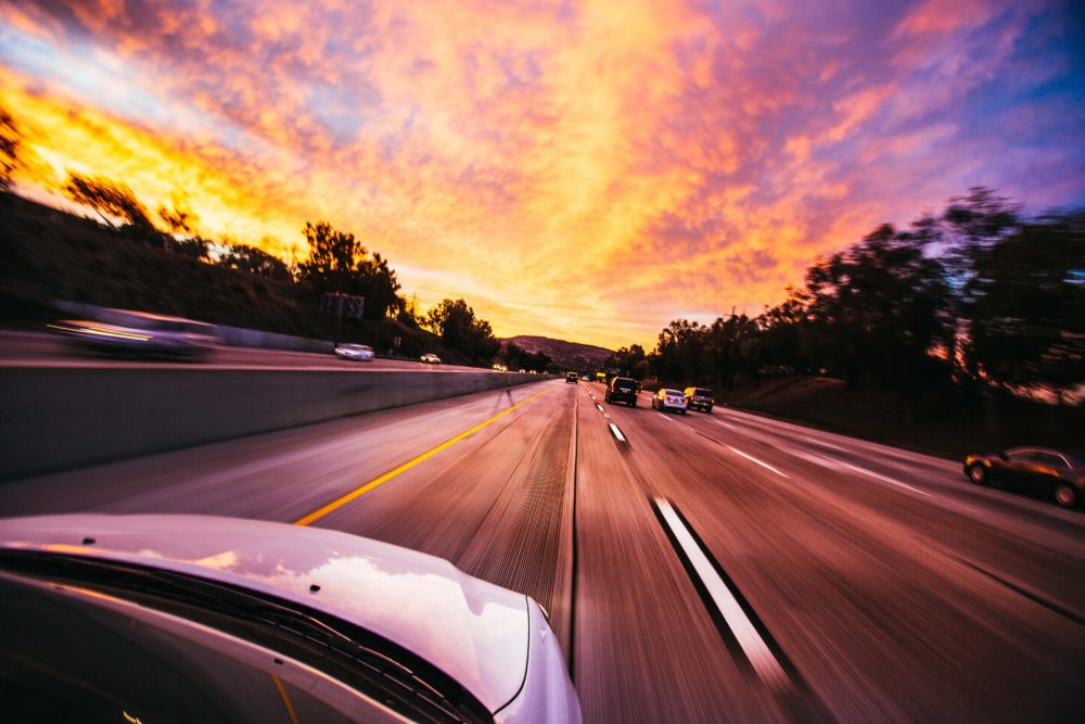 車の運転中に眩しい と感じたらどうする 回避方法ご紹介